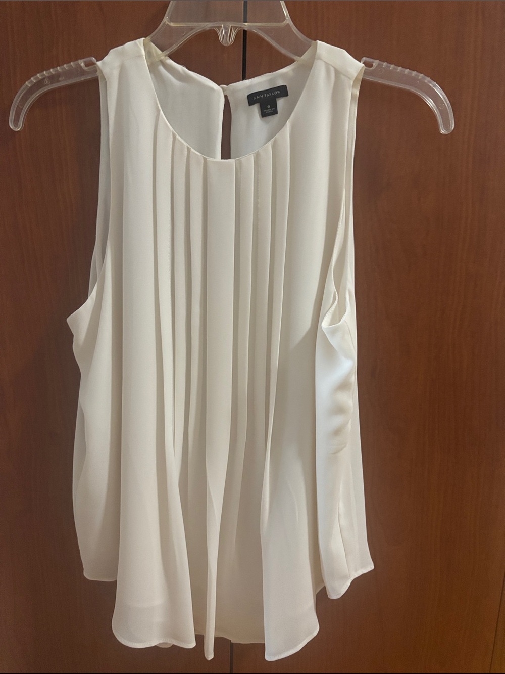 Ann Taylor Cream Pleated Sleeveless Top